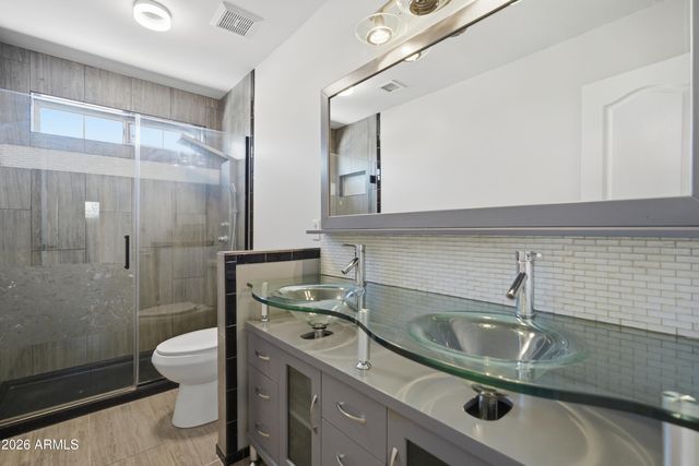 1231 W ISLANDIA Drive, Gilbert, AZ 85233