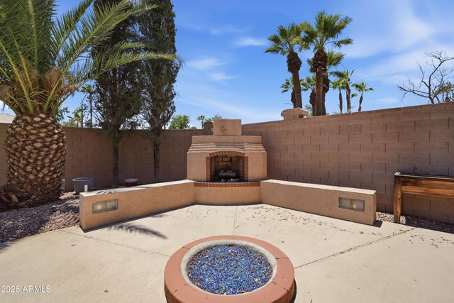 1231 W ISLANDIA Drive, Gilbert, AZ 85233