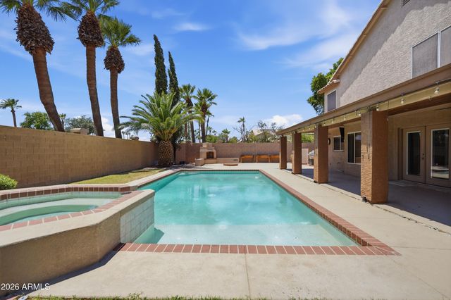 1231 W ISLANDIA Drive, Gilbert, AZ 85233