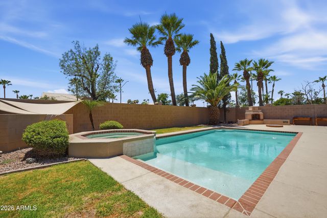 1231 W ISLANDIA Drive, Gilbert, AZ 85233