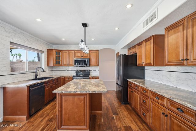 1231 W ISLANDIA Drive, Gilbert, AZ 85233