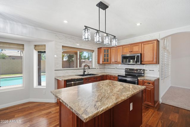 1231 W ISLANDIA Drive, Gilbert, AZ 85233