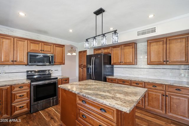 1231 W ISLANDIA Drive, Gilbert, AZ 85233