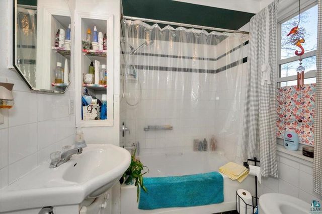 3914 Grand Avenue, Duluth, MN 55807