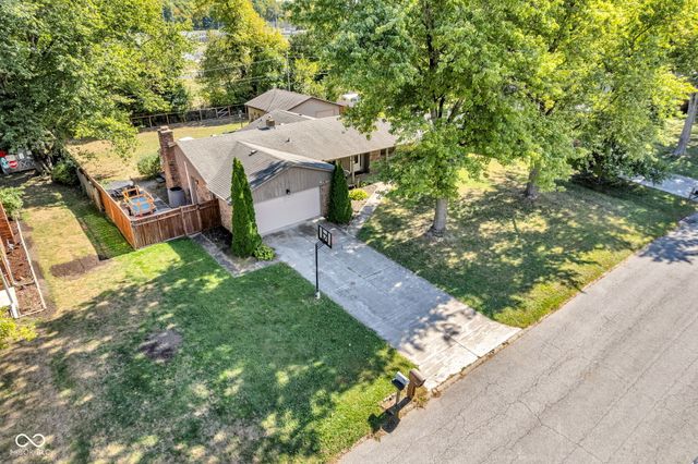 29 Robinwood Drive, Brownsburg, IN 46112