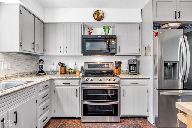 29 Robinwood Drive, Brownsburg, IN 46112