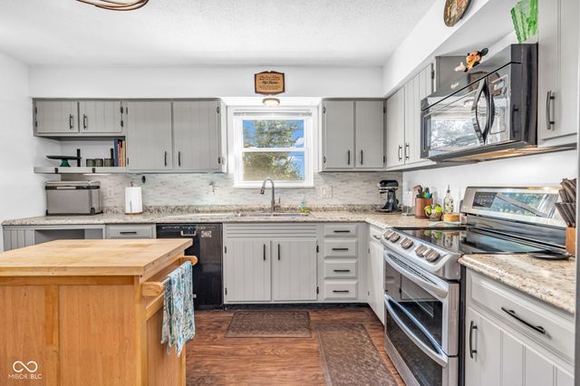 29 Robinwood Drive, Brownsburg, IN 46112