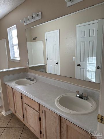 132 Wildflower Ln, Pensacola, FL 32514