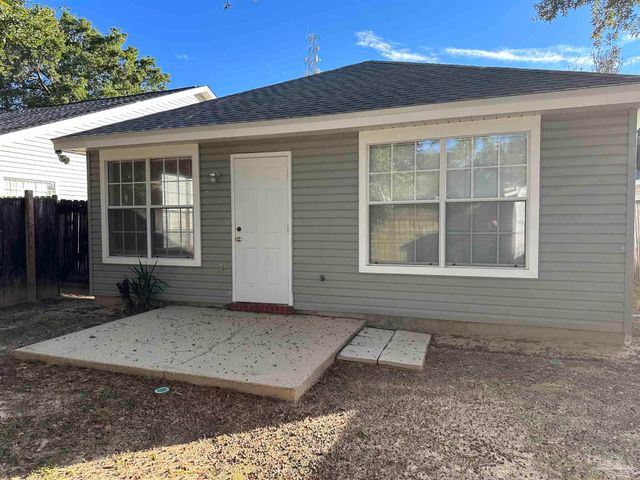 132 Wildflower Ln, Pensacola, FL 32514