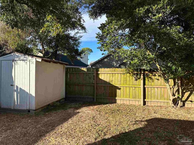 132 Wildflower Ln, Pensacola, FL 32514