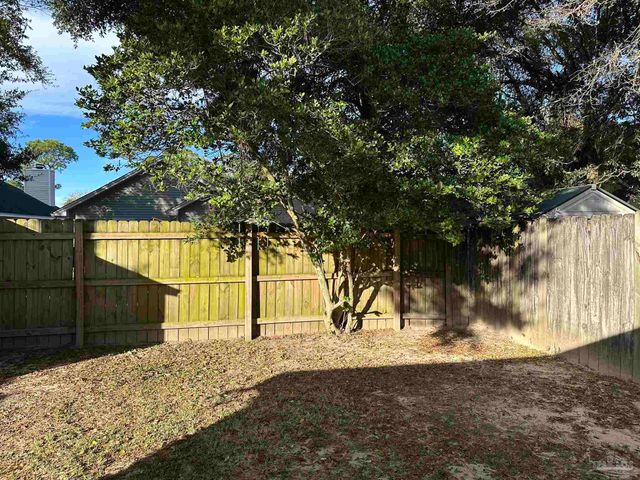 132 Wildflower Ln, Pensacola, FL 32514