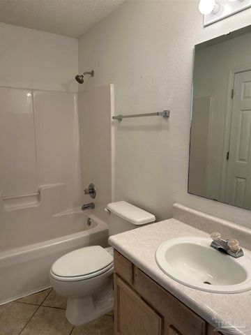 132 Wildflower Ln, Pensacola, FL 32514