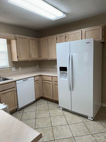 132 Wildflower Ln, Pensacola, FL 32514