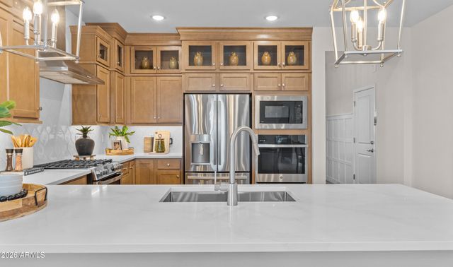 7933 N 77th Drive, Glendale, AZ 85303