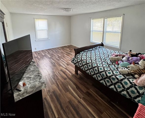 5696 Columbia Drive, Bedford Heights, OH 44146