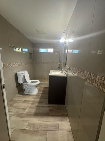 623 S Whitney Avenue, Fresno, CA 93702