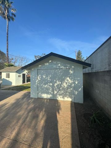 623 S Whitney Avenue, Fresno, CA 93702