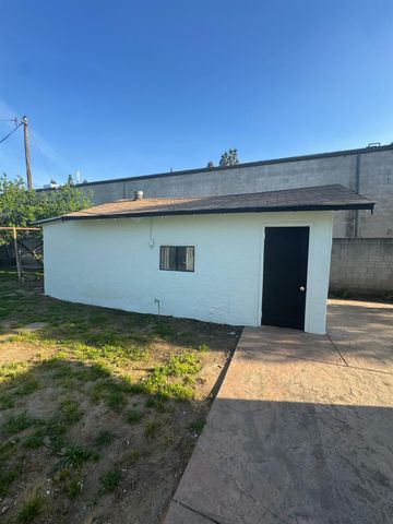 623 S Whitney Avenue, Fresno, CA 93702