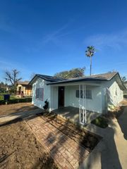 623 S Whitney Avenue, Fresno, CA 93702
