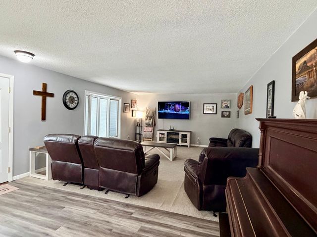 28308 Oliver Avenue, Worthington, MN 56187