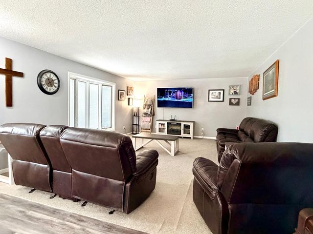 28308 Oliver Avenue, Worthington, MN 56187