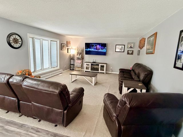 28308 Oliver Avenue, Worthington, MN 56187