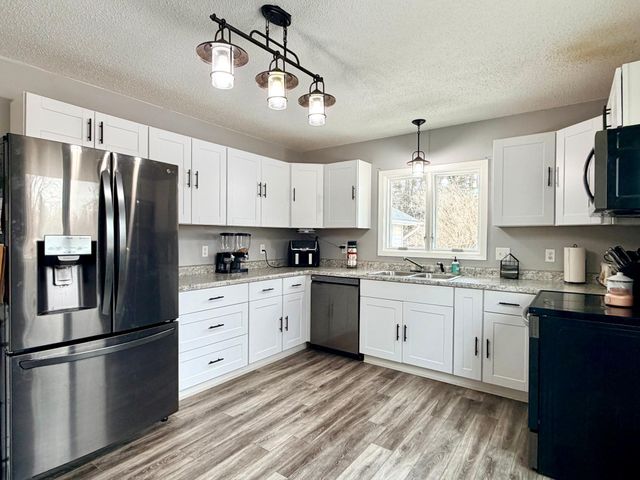 28308 Oliver Avenue, Worthington, MN 56187