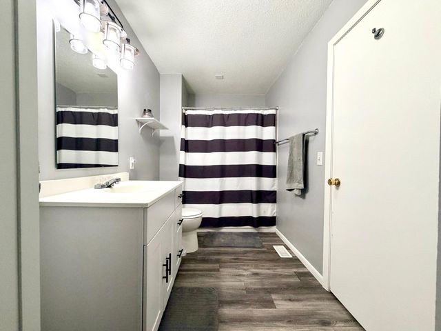 28308 Oliver Avenue, Worthington, MN 56187