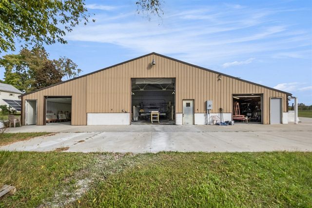 7887 Elm Avenue, Newaygo, MI 49337