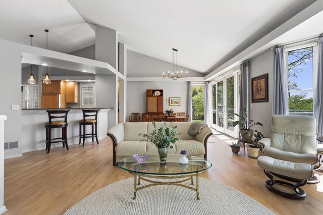 10123 Waterfront Drive, Woodbury, MN 55129