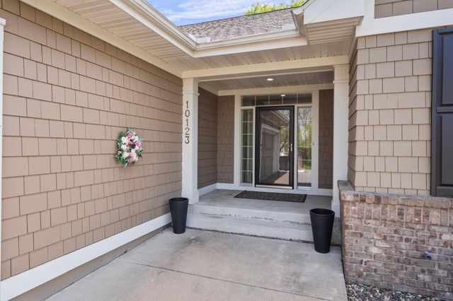 10123 Waterfront Drive, Woodbury, MN 55129