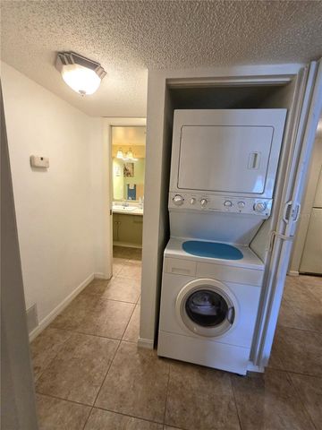 503 ALBEE FARM ROAD B15, Venice, FL 34285
