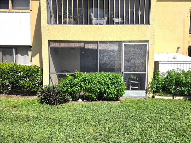 503 ALBEE FARM ROAD B15, Venice, FL 34285