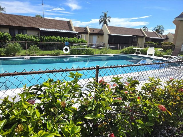 503 ALBEE FARM ROAD B15, Venice, FL 34285