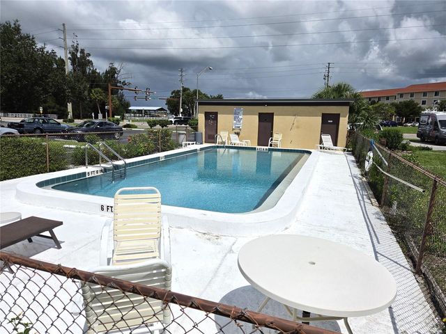 503 ALBEE FARM ROAD B15, Venice, FL 34285
