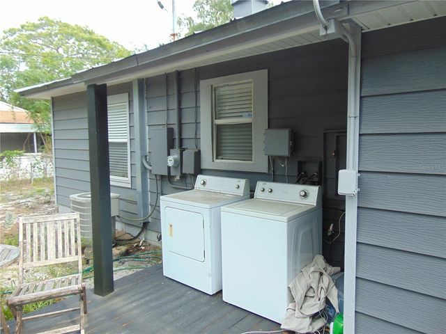 3215 W HARTNETT AVENUE, Tampa, FL 33611