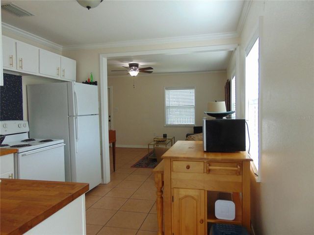 3215 W HARTNETT AVENUE, Tampa, FL 33611