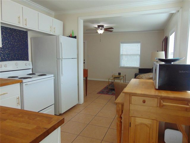 3215 W HARTNETT AVENUE, Tampa, FL 33611