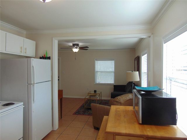 3215 W HARTNETT AVENUE, Tampa, FL 33611