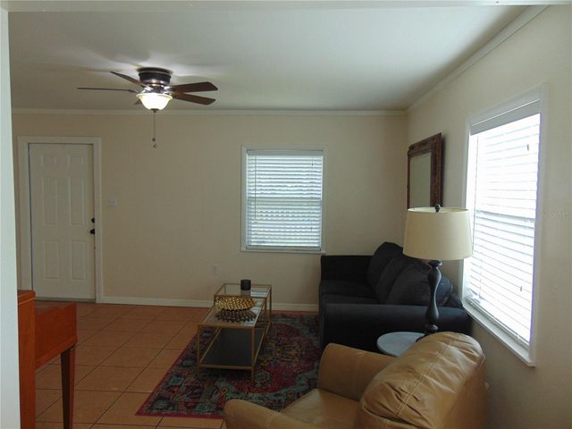 3215 W HARTNETT AVENUE, Tampa, FL 33611