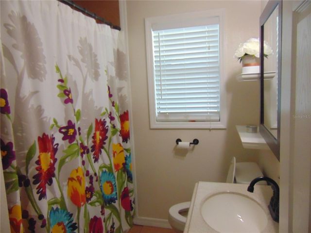 3215 W HARTNETT AVENUE, Tampa, FL 33611