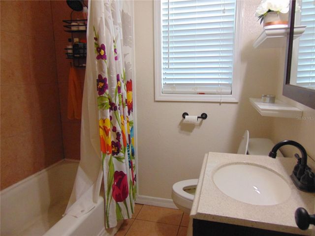 3215 W HARTNETT AVENUE, Tampa, FL 33611