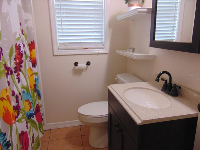 3215 W HARTNETT AVENUE, Tampa, FL 33611