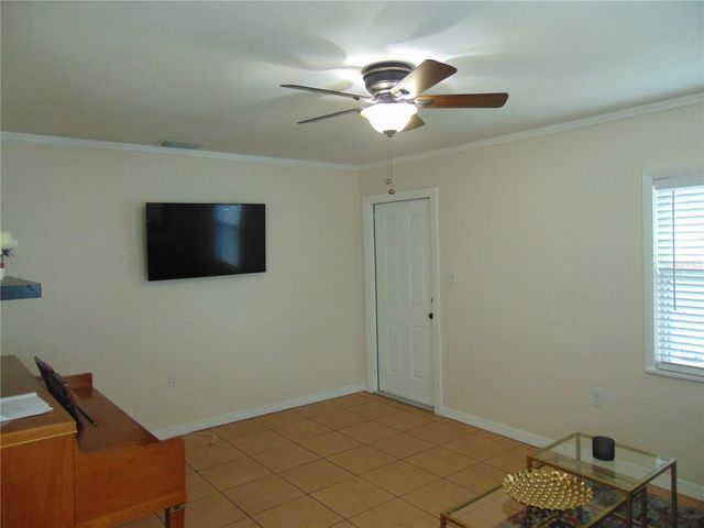 3215 W HARTNETT AVENUE, Tampa, FL 33611