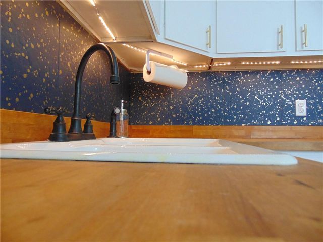 3215 W HARTNETT AVENUE, Tampa, FL 33611