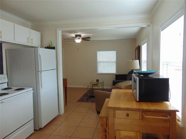 3215 W HARTNETT AVENUE, Tampa, FL 33611