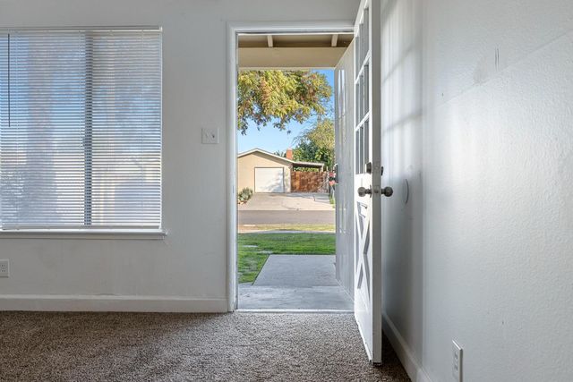 4315 N Pleasant Avenue, Fresno, CA 93705