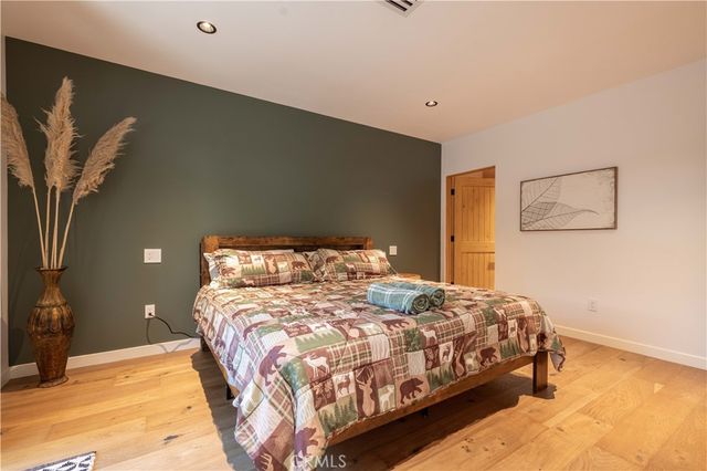 259 Victoria, Sugarloaf, CA 92386