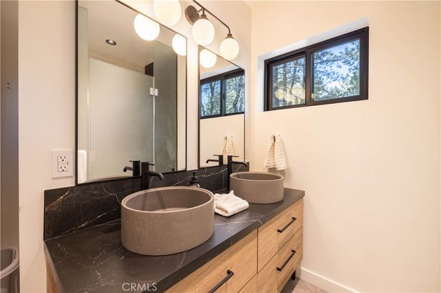 259 Victoria, Sugarloaf, CA 92386