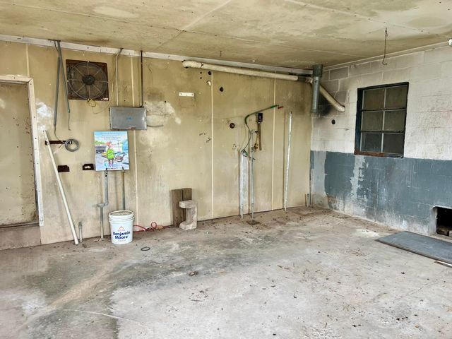 308 State Highway H, Elkland, MO 65644